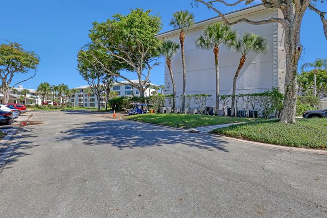 3650 Whitehall Drive 201, West Palm Beach, FL 33401
