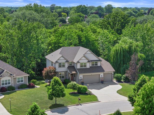 8061 S River LANE, Franklin, WI 53132
