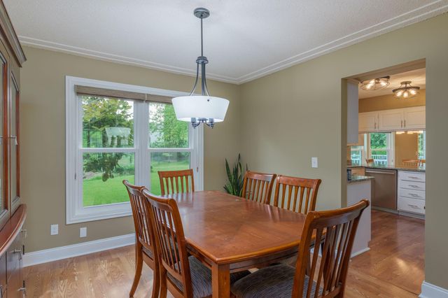 901 Southwind Drive, Burnsville, MN 55306