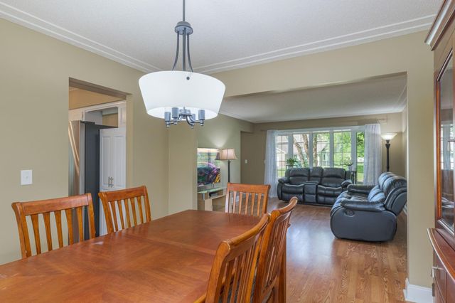 901 Southwind Drive, Burnsville, MN 55306