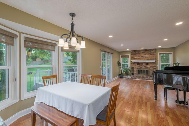 901 Southwind Drive, Burnsville, MN 55306
