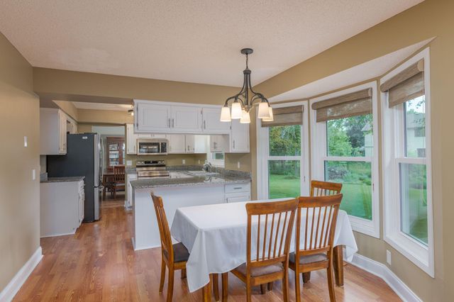 901 Southwind Drive, Burnsville, MN 55306