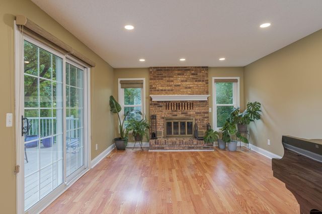 901 Southwind Drive, Burnsville, MN 55306