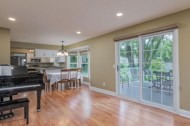 901 Southwind Drive, Burnsville, MN 55306