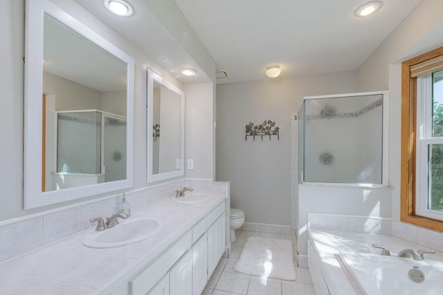 901 Southwind Drive, Burnsville, MN 55306