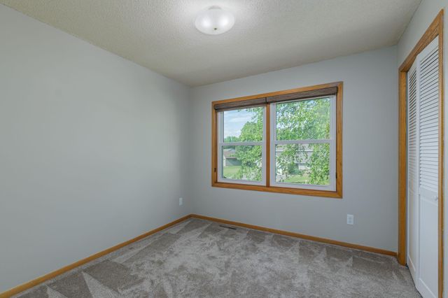 901 Southwind Drive, Burnsville, MN 55306