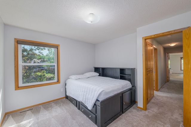 901 Southwind Drive, Burnsville, MN 55306