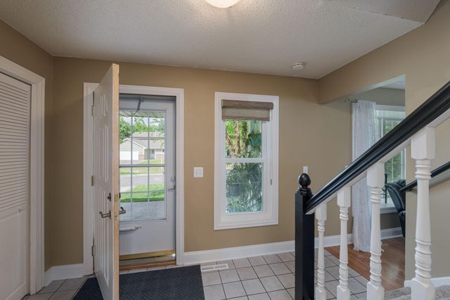 901 Southwind Drive, Burnsville, MN 55306