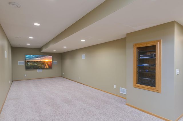 901 Southwind Drive, Burnsville, MN 55306