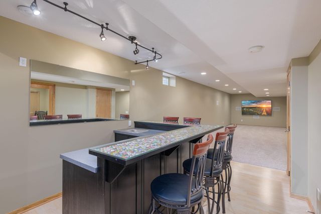 901 Southwind Drive, Burnsville, MN 55306