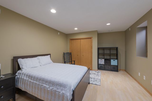 901 Southwind Drive, Burnsville, MN 55306