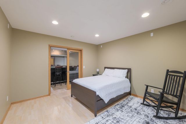 901 Southwind Drive, Burnsville, MN 55306