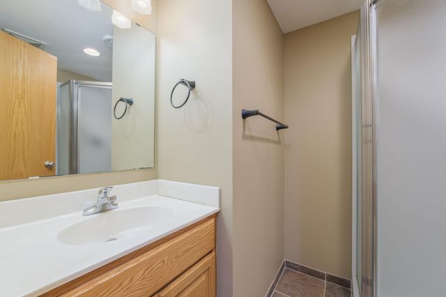 901 Southwind Drive, Burnsville, MN 55306