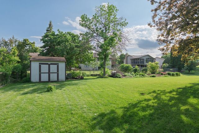 901 Southwind Drive, Burnsville, MN 55306