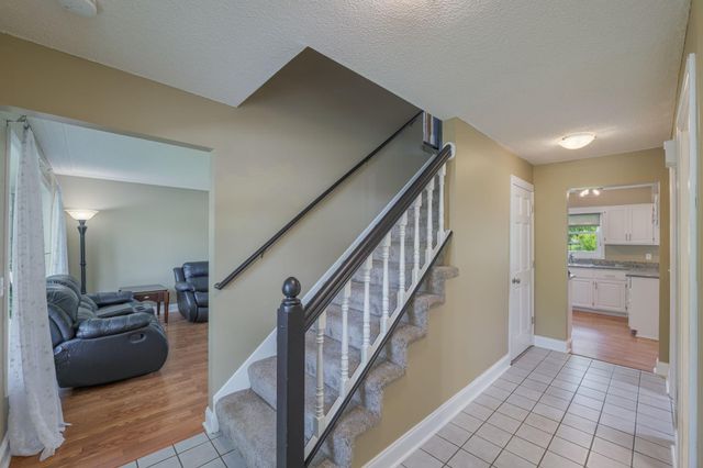 901 Southwind Drive, Burnsville, MN 55306