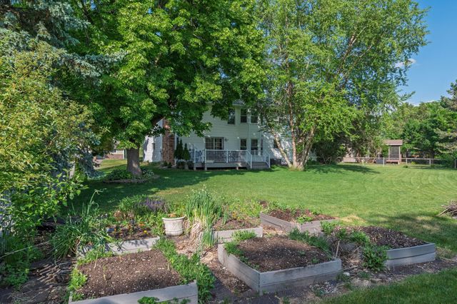 901 Southwind Drive, Burnsville, MN 55306
