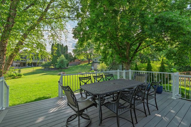 901 Southwind Drive, Burnsville, MN 55306