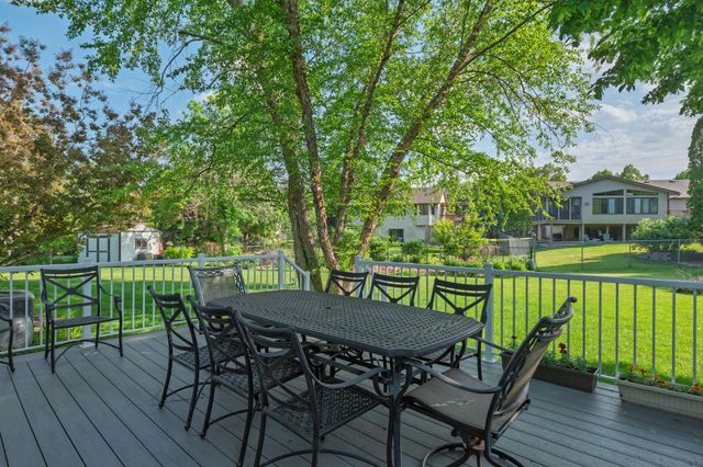901 Southwind Drive, Burnsville, MN 55306