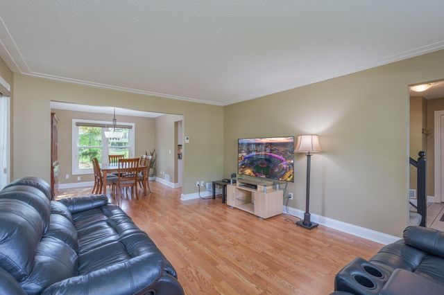901 Southwind Drive, Burnsville, MN 55306