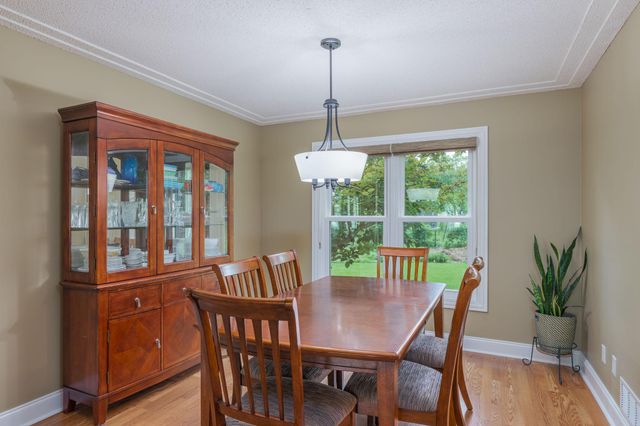 901 Southwind Drive, Burnsville, MN 55306