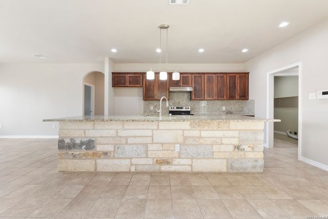 200 Lakeview Cir, La Vernia, TX 78121