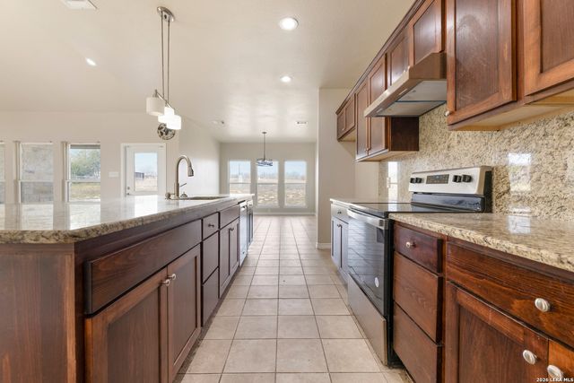 200 Lakeview Cir, La Vernia, TX 78121