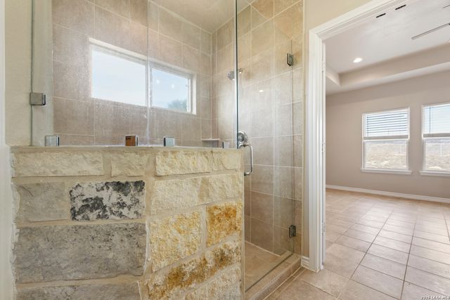 200 Lakeview Cir, La Vernia, TX 78121