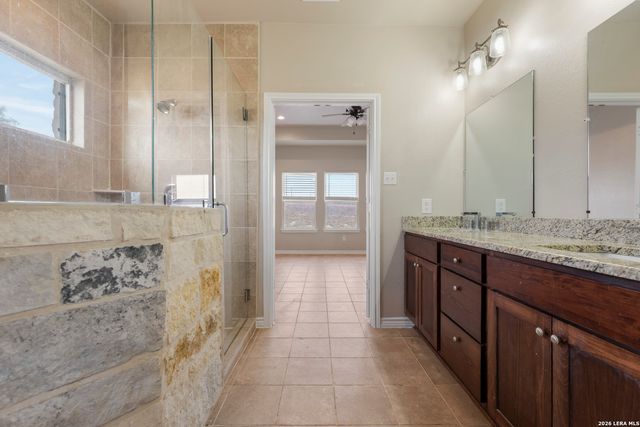 200 Lakeview Cir, La Vernia, TX 78121