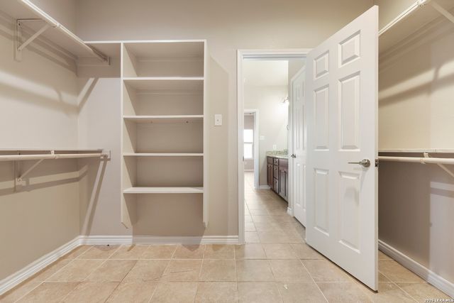 200 Lakeview Cir, La Vernia, TX 78121