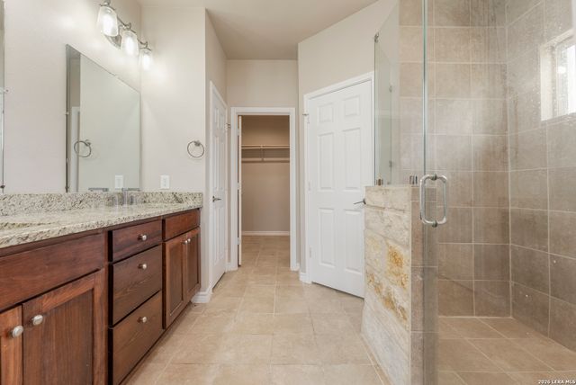 200 Lakeview Cir, La Vernia, TX 78121