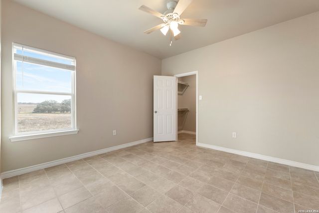 200 Lakeview Cir, La Vernia, TX 78121