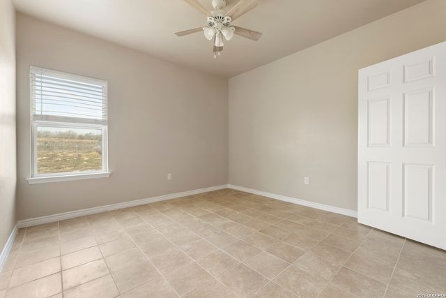 200 Lakeview Cir, La Vernia, TX 78121