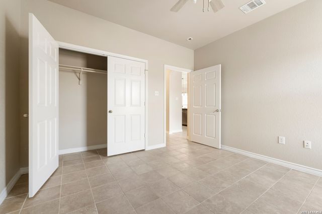 200 Lakeview Cir, La Vernia, TX 78121