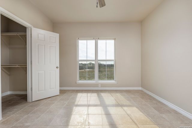 200 Lakeview Cir, La Vernia, TX 78121