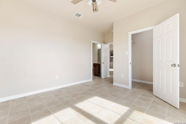 200 Lakeview Cir, La Vernia, TX 78121