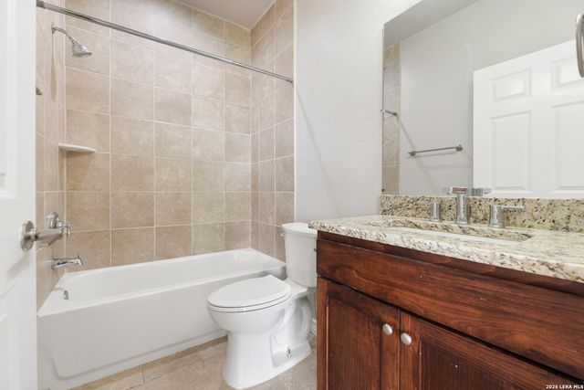 200 Lakeview Cir, La Vernia, TX 78121