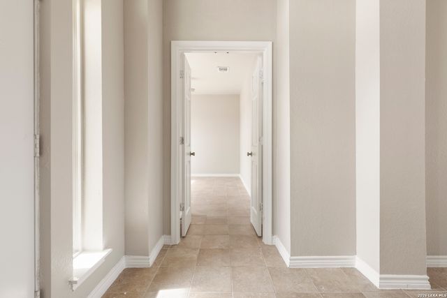 200 Lakeview Cir, La Vernia, TX 78121