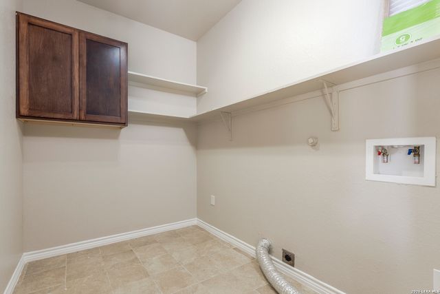 200 Lakeview Cir, La Vernia, TX 78121