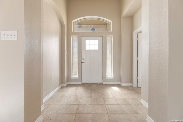 200 Lakeview Cir, La Vernia, TX 78121