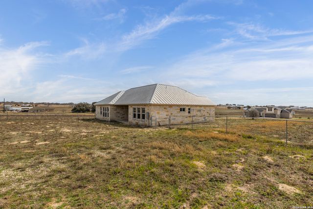 200 Lakeview Cir, La Vernia, TX 78121