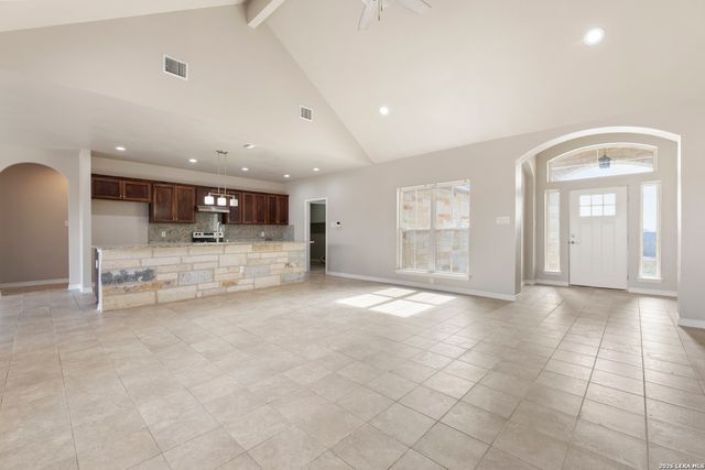 200 Lakeview Cir, La Vernia, TX 78121