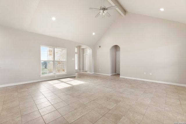 200 Lakeview Cir, La Vernia, TX 78121