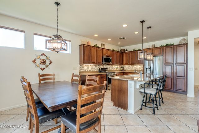 779 N Lukeville Drive, Green Valley, AZ 85614