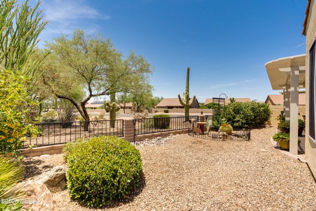 779 N Lukeville Drive, Green Valley, AZ 85614