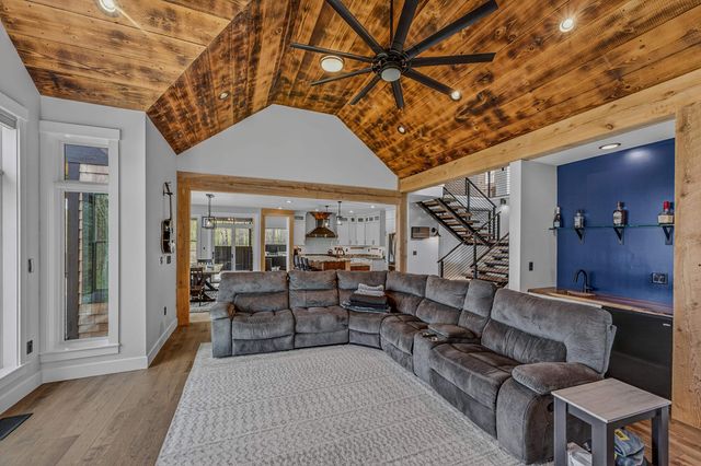 85 Shepard Hill Road, Holderness, NH 03245
