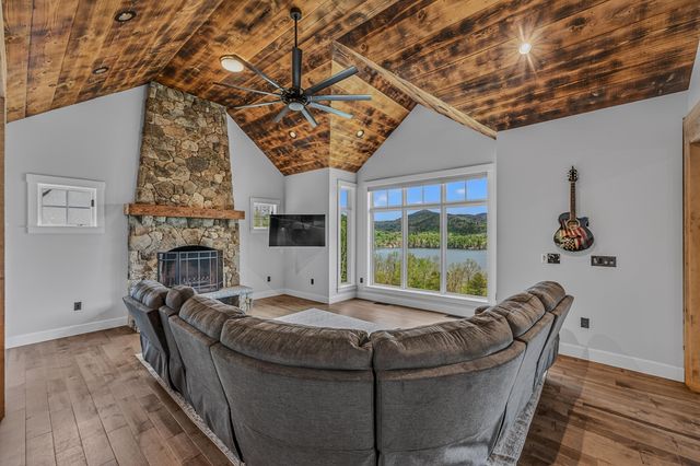 85 Shepard Hill Road, Holderness, NH 03245