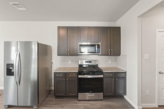 915 Luke Darrell Drive, Rosharon, TX 77583