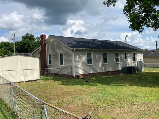 3 Heyward Avenue, Honea Path, SC 29654