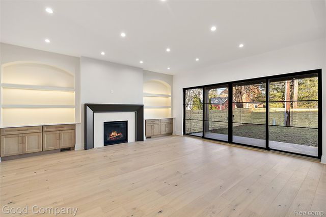 4338 S Verona Circle, Royal Oak, MI 48073