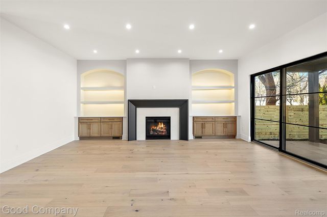 4338 S Verona Circle, Royal Oak, MI 48073